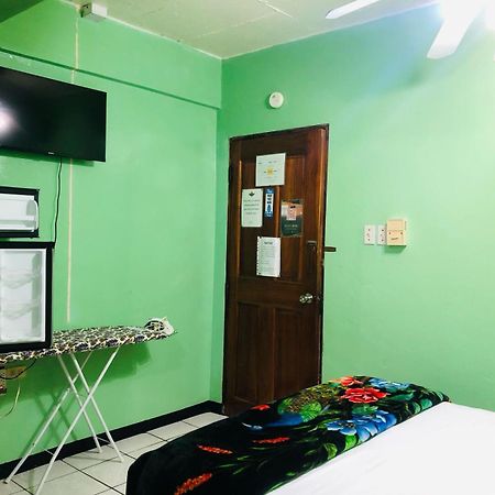 Chaleanor Hotel Dangriga Esterno foto