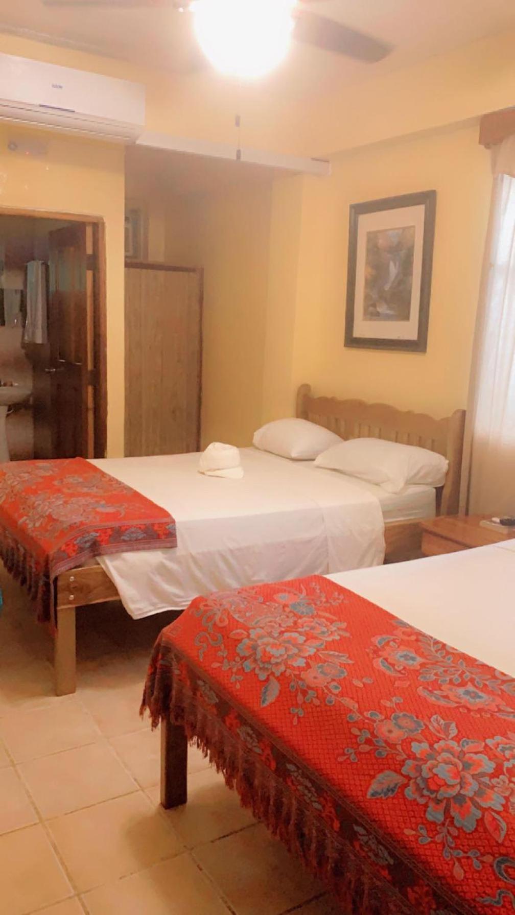 Chaleanor Hotel Dangriga Esterno foto