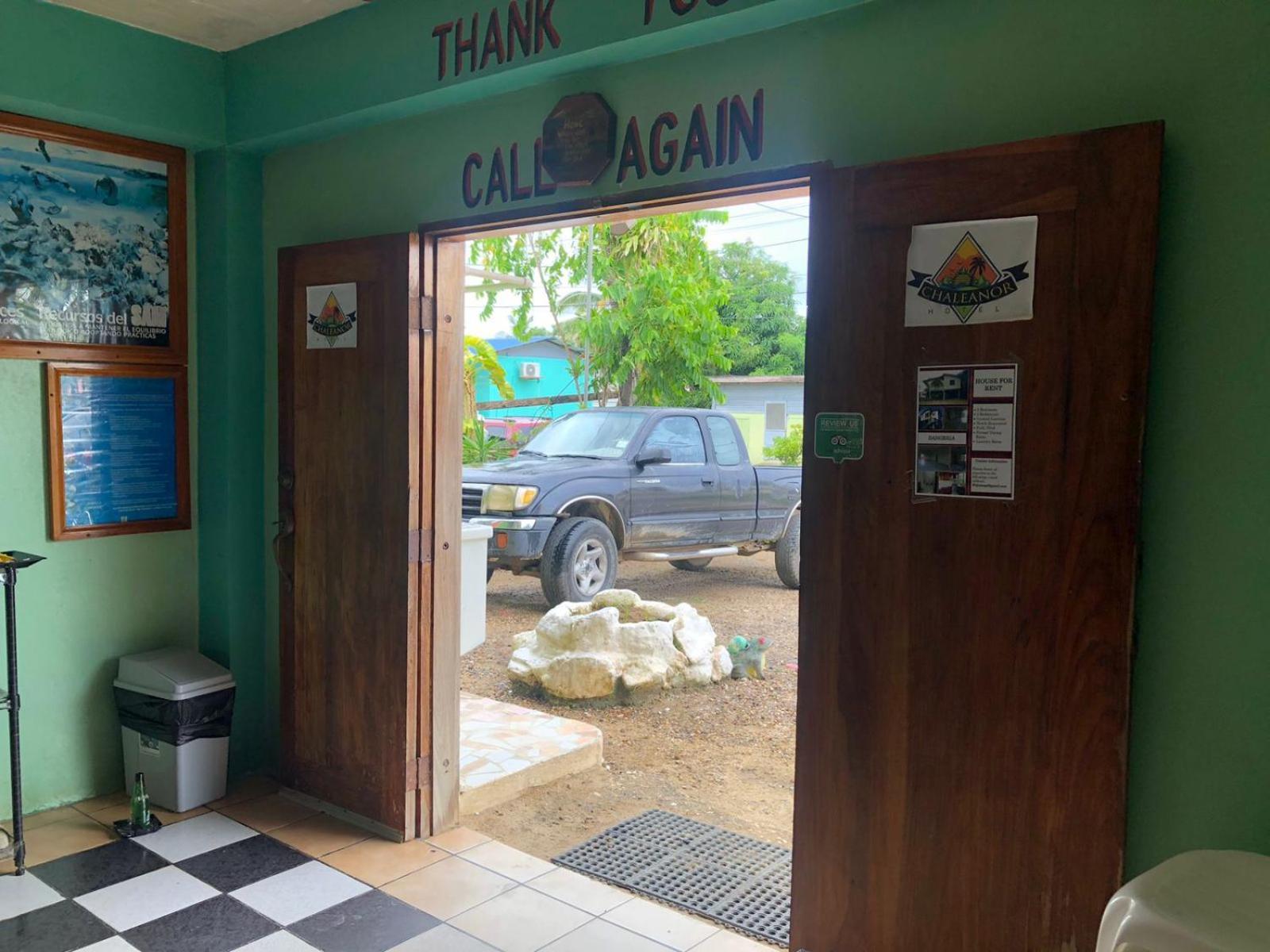 Chaleanor Hotel Dangriga Esterno foto