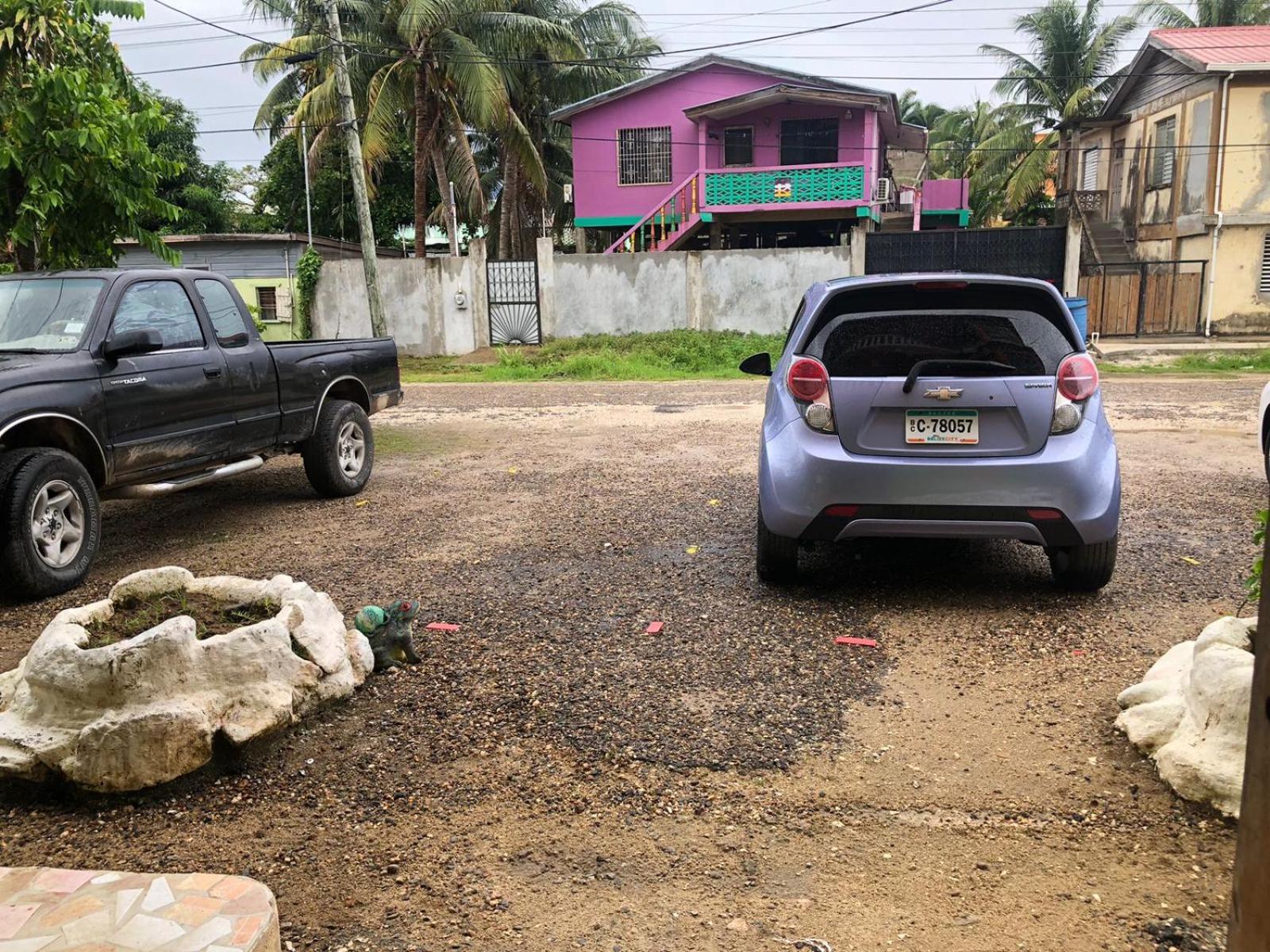 Chaleanor Hotel Dangriga Esterno foto