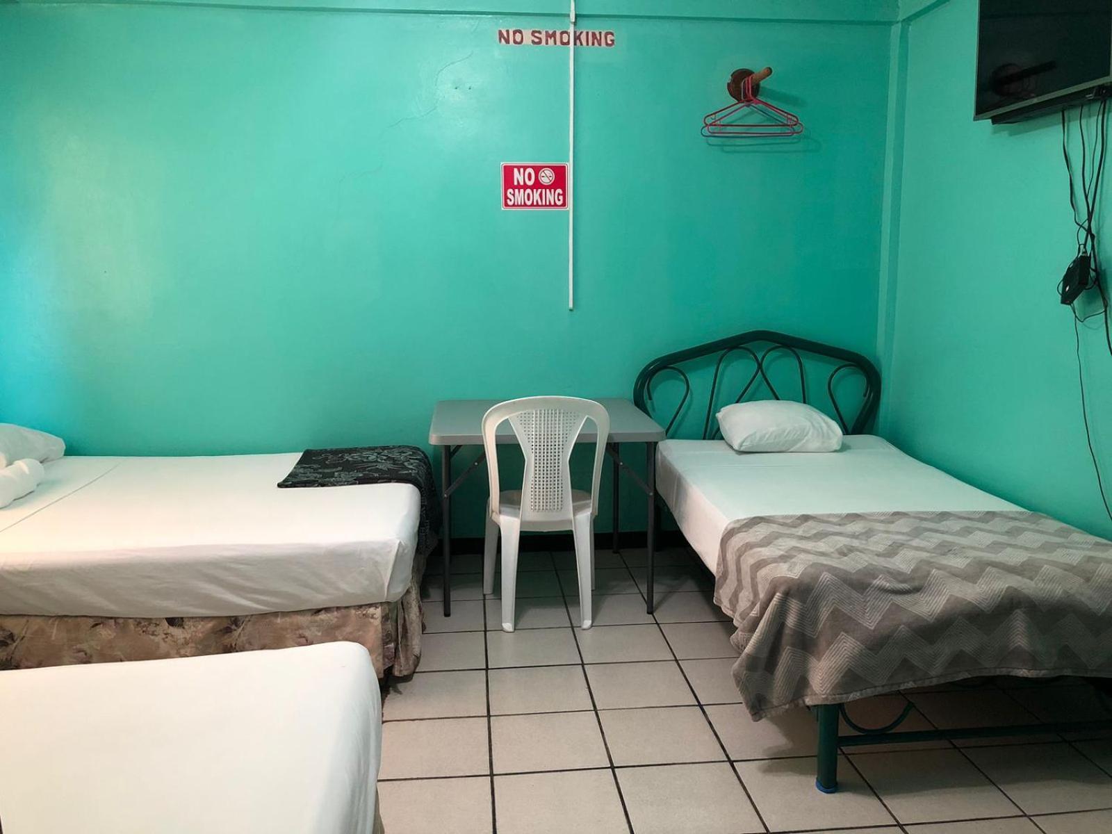 Chaleanor Hotel Dangriga Esterno foto