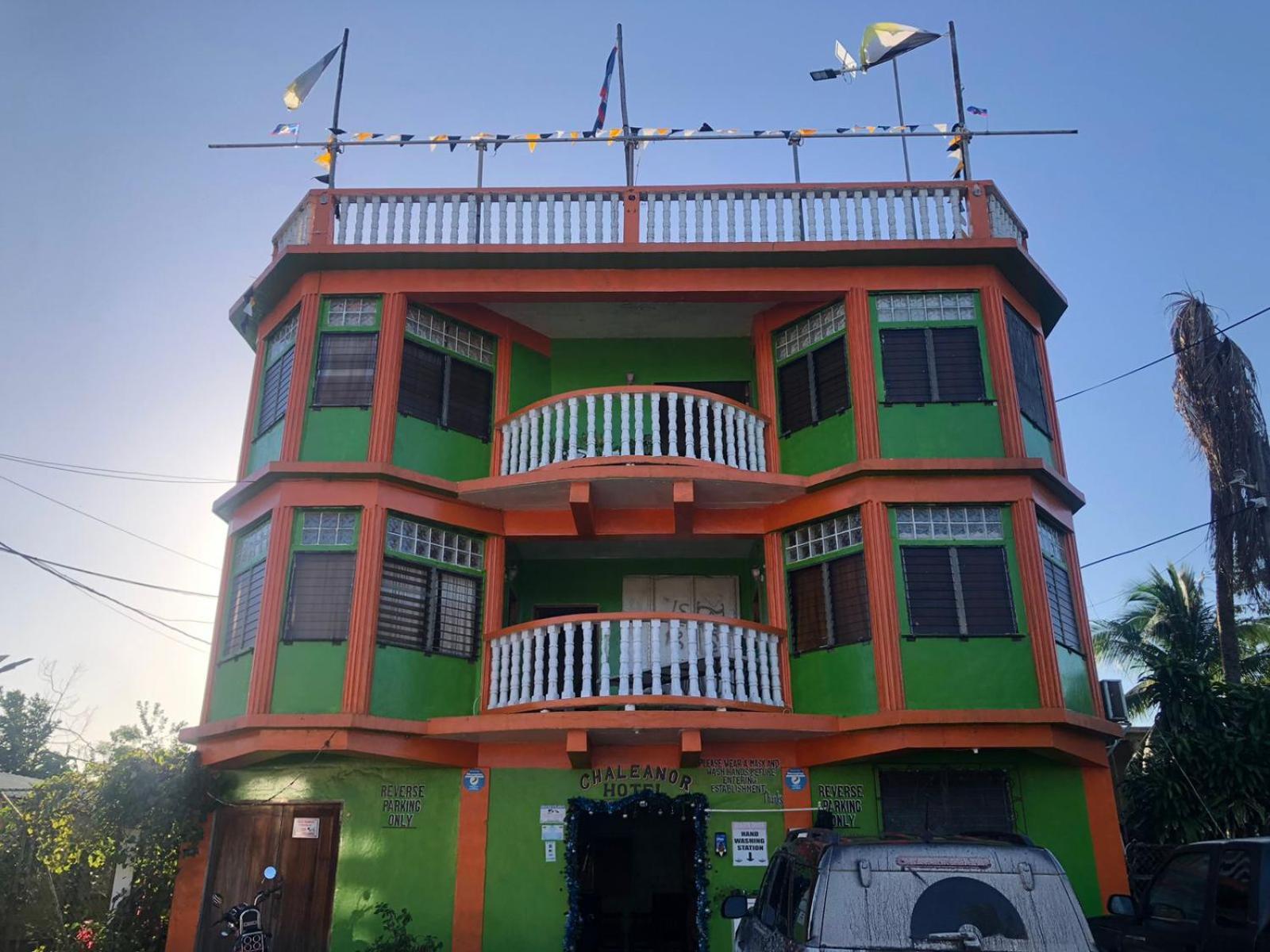 Chaleanor Hotel Dangriga Esterno foto