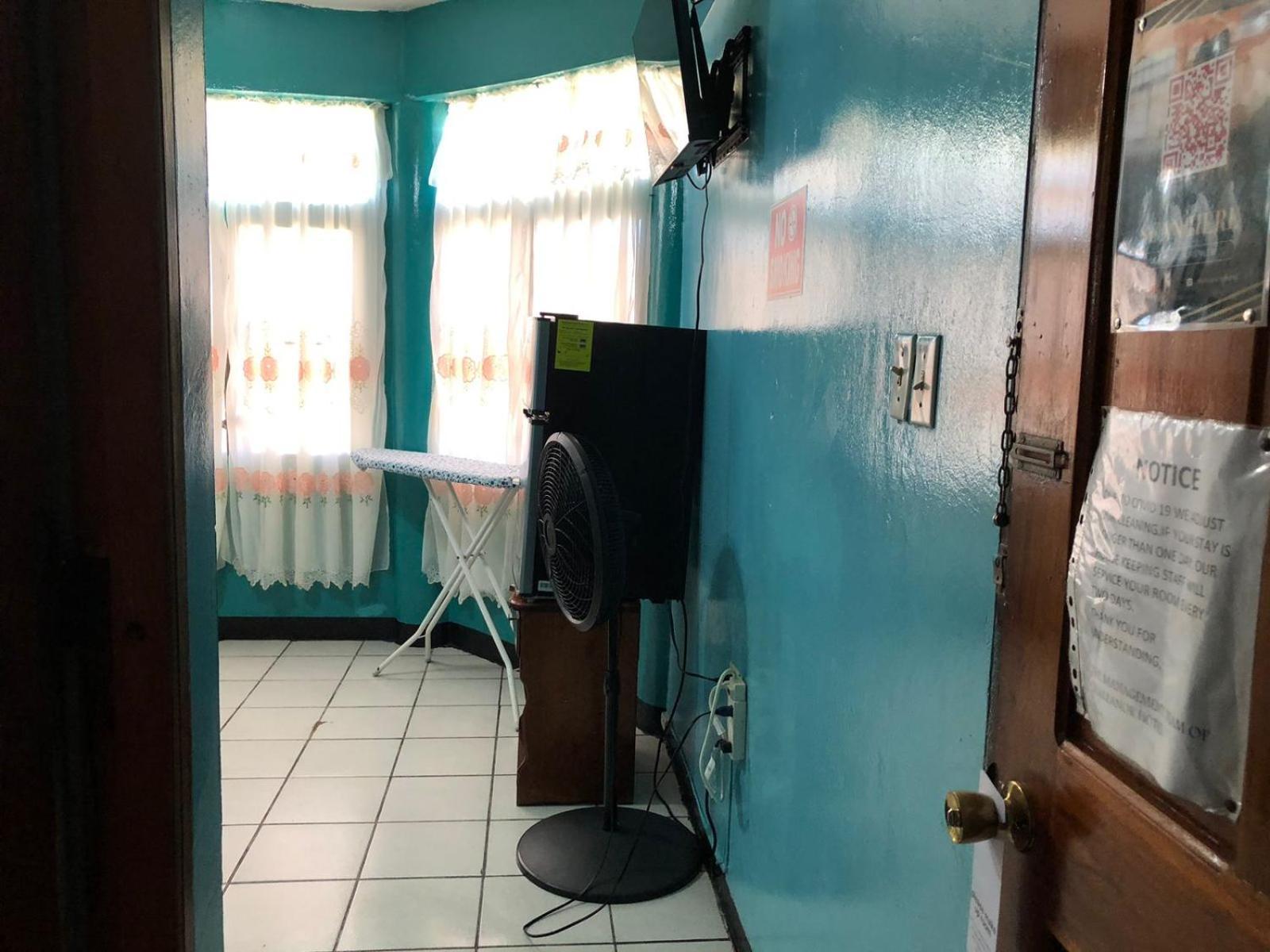 Chaleanor Hotel Dangriga Esterno foto