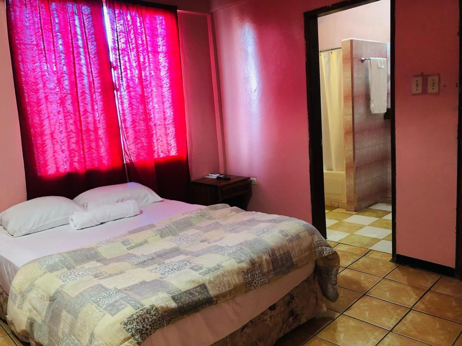 Chaleanor Hotel Dangriga Esterno foto