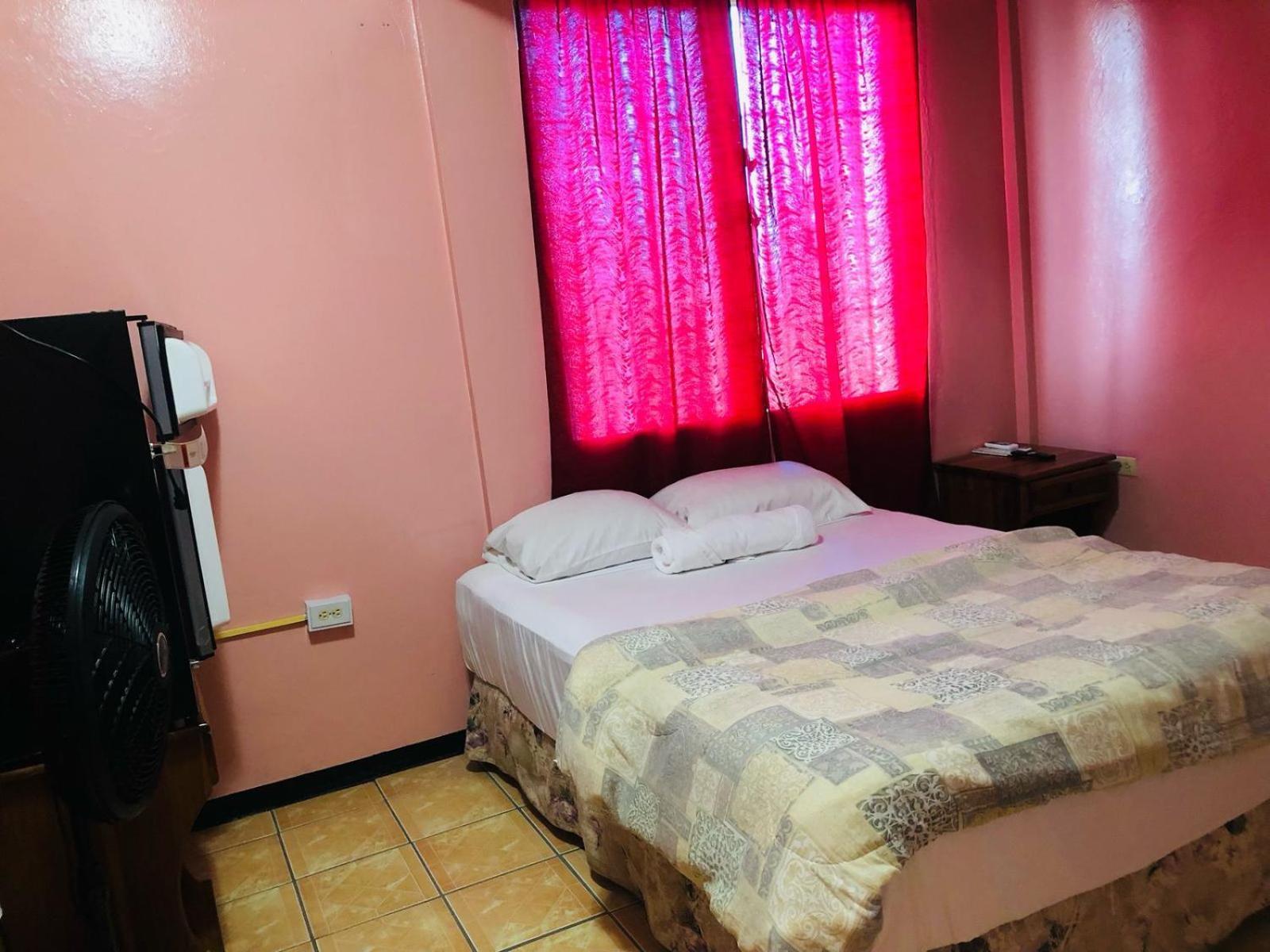 Chaleanor Hotel Dangriga Esterno foto