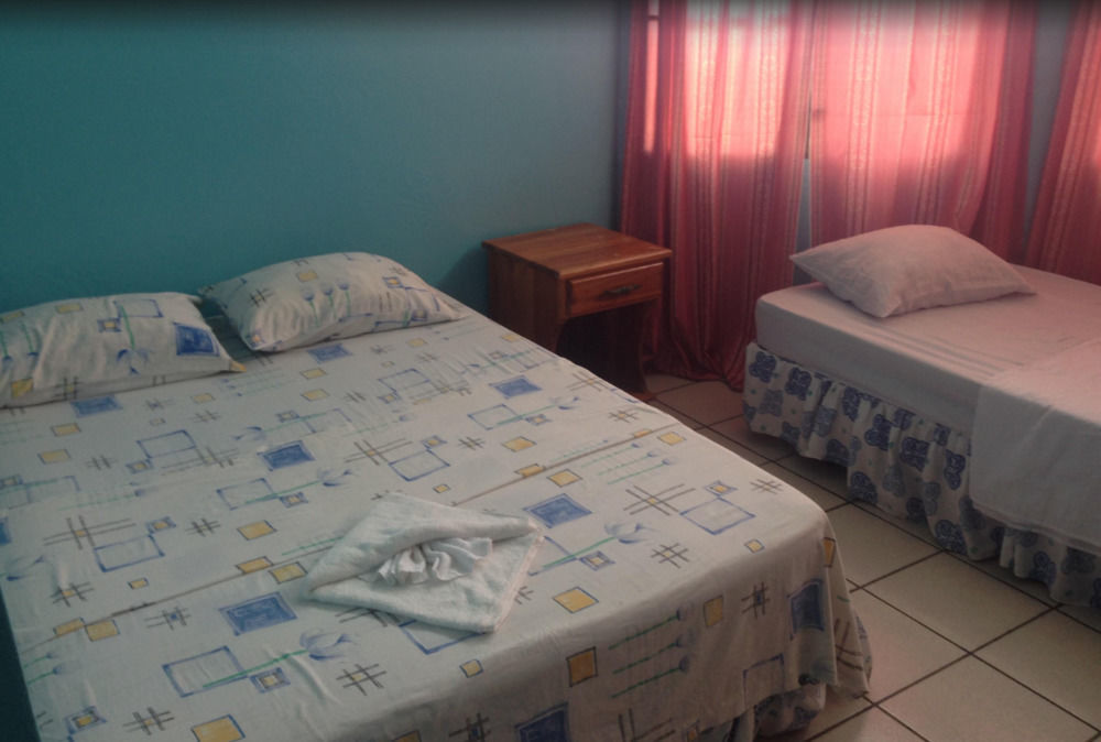 Chaleanor Hotel Dangriga Esterno foto