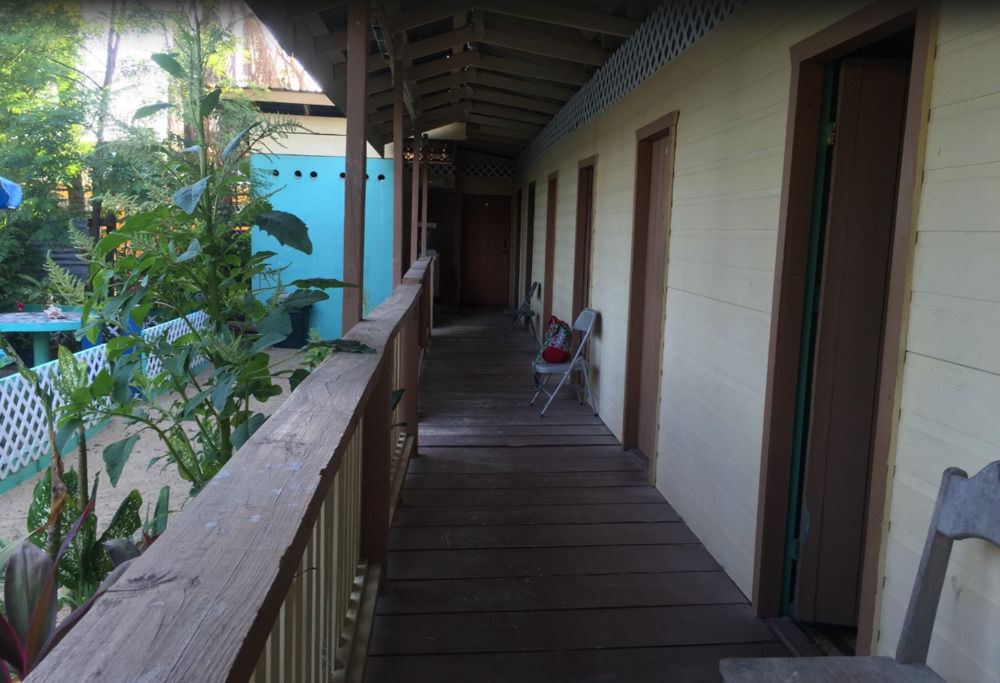 Chaleanor Hotel Dangriga Esterno foto