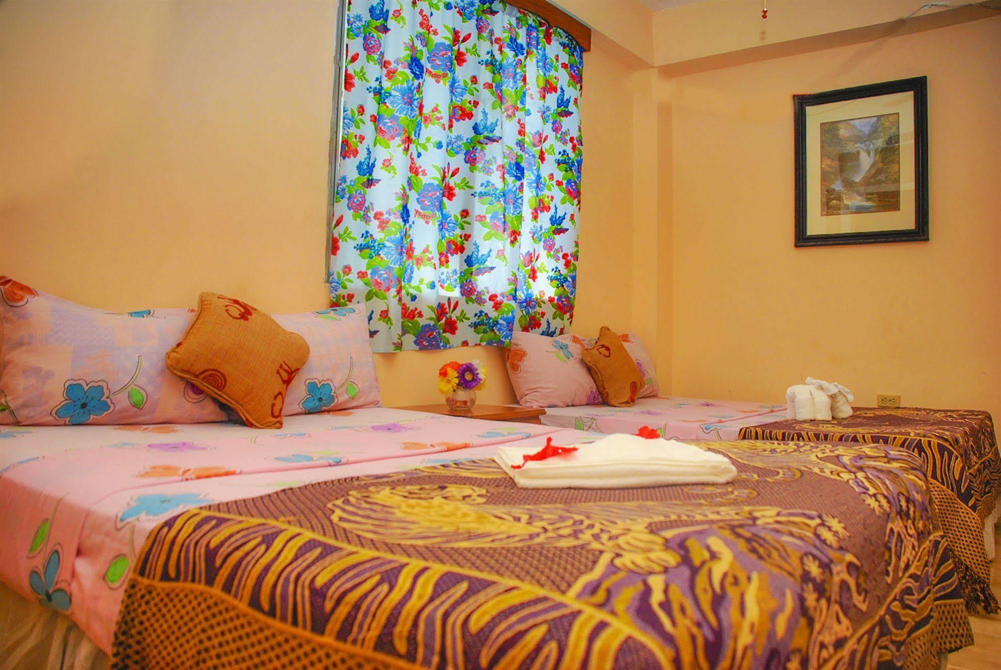 Chaleanor Hotel Dangriga Esterno foto