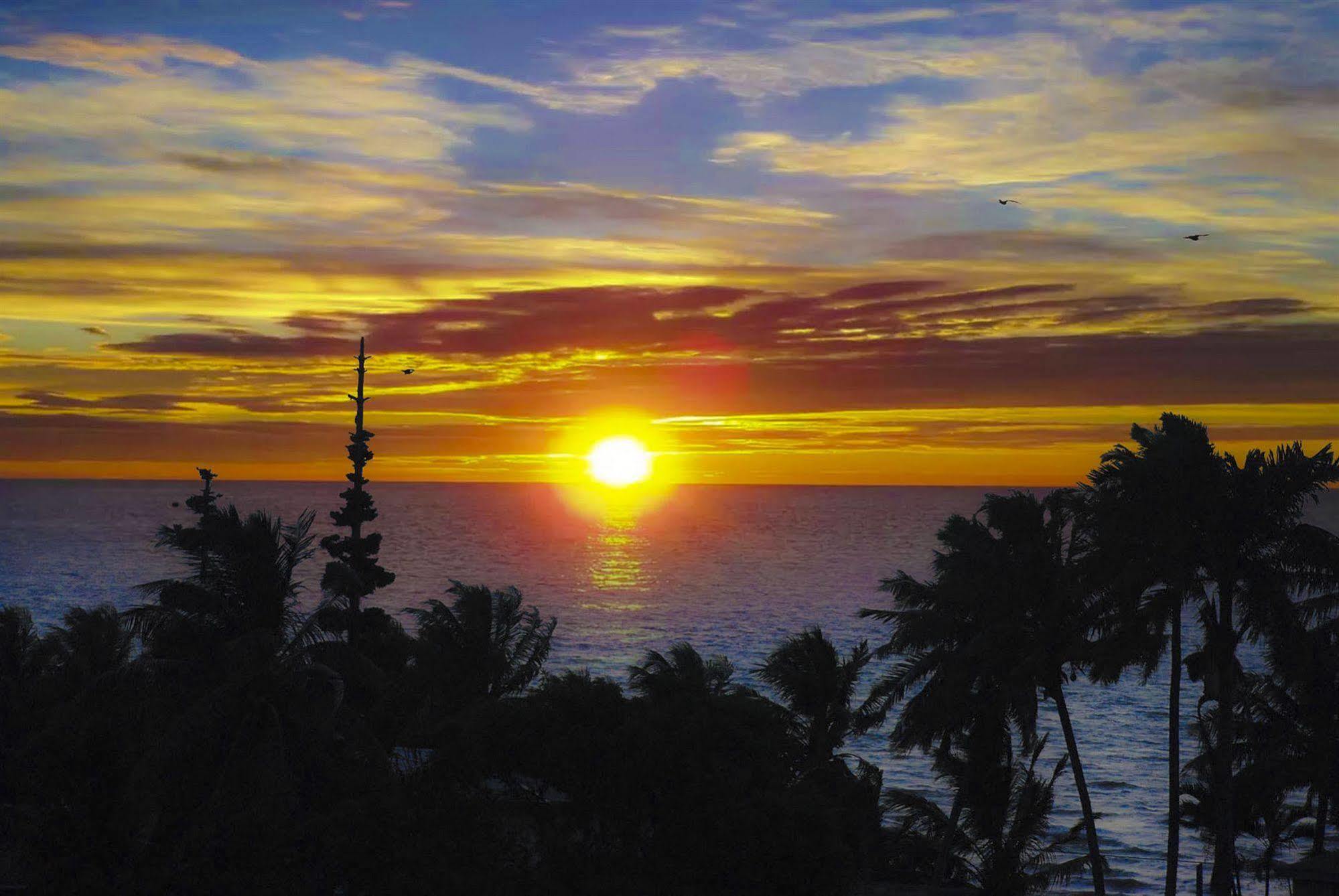 Chaleanor Hotel Dangriga Esterno foto