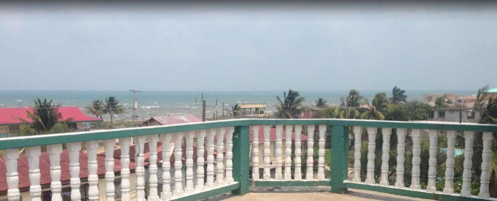 Chaleanor Hotel Dangriga Esterno foto
